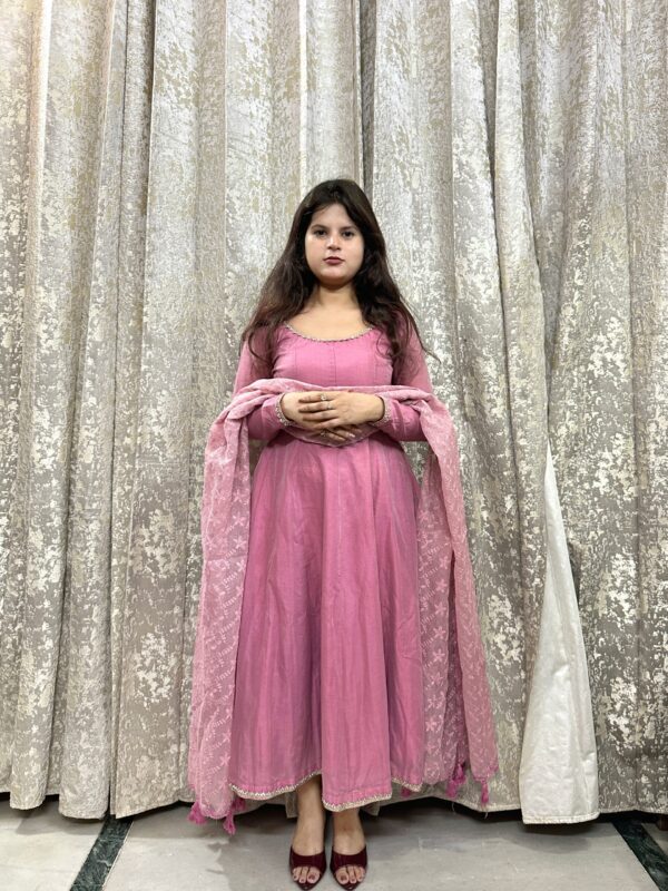 3601D3D4-9DB5-47E9-9CC7-753B8CFF8B35_L0_001-26_11_2025, 10_59_10 AM Dusty Pink Chanderi Anarkali (2pc set)