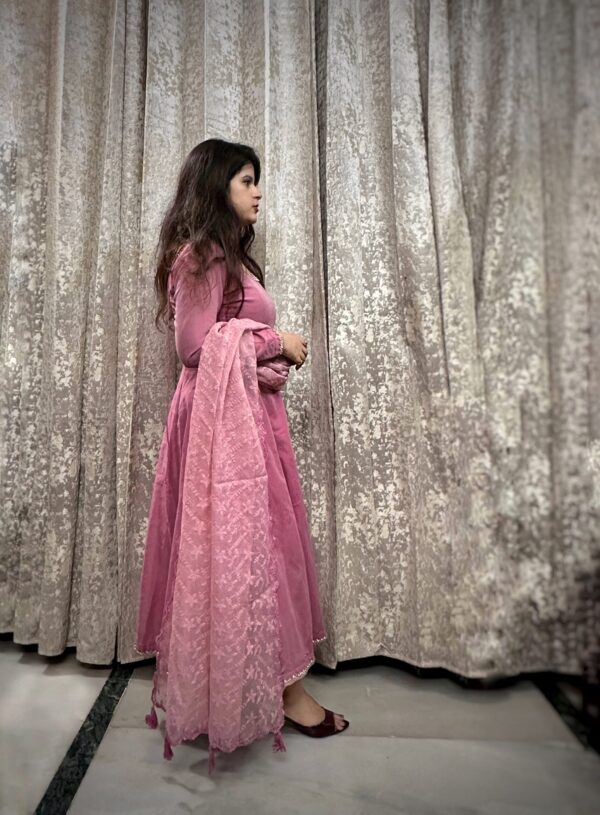8B6DA375-C0ED-4ABC-BC24-4965393404B4_L0_001-26_11_2025, 10_59_10 AM Dusty Pink Chanderi Anarkali (2pc set)